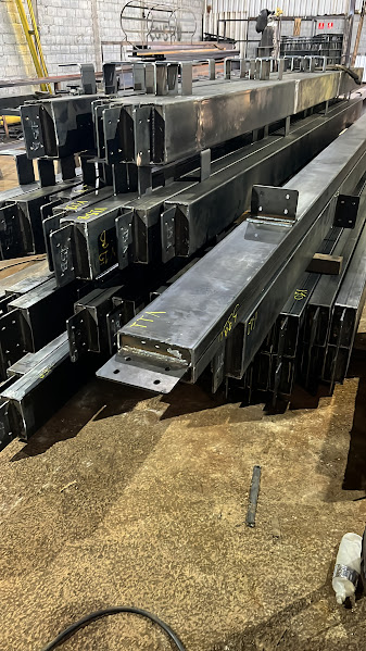 Barras metálicas em processo de fabricação